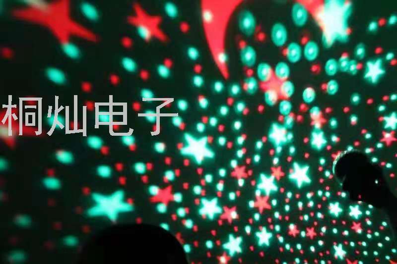 SY-668 New Stage Lights Card Wireless Bluetooth Speaker Octopus Christmas Lights Star Light Audio Gift SY-668 New Stage Lights Card Wireless Bluetooth Speaker Octopus Christmas Lights Star Light Audio Gift