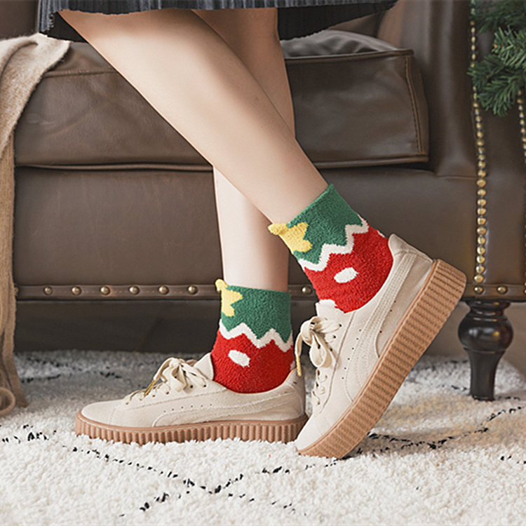 Winter New Velvet Christmas Socks Coral Fleece Casual Straight Cartoon 4 Pairs of Christmas Socks Terry Sock Gift Box Wholesale