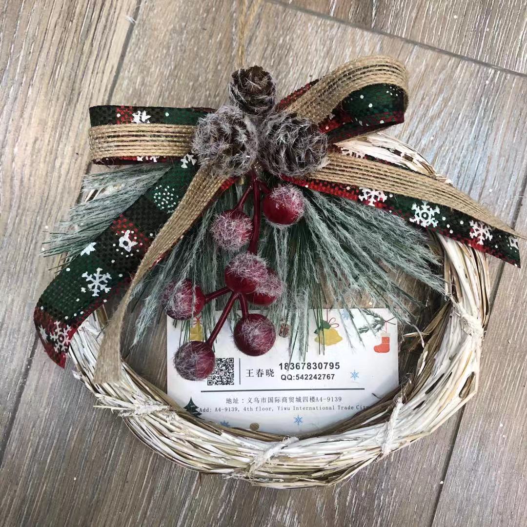 There is a Christmas tree tree hanging Christmas tree circle supplies display There is a Christmas tree tree hanging Christmas tree circle supplies display