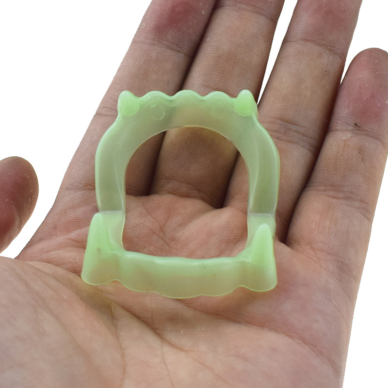 April Fool's Day Whole Body Toy Halloween Props Supplies Horror Vampire Luminous Dentures Scare Toys April Fool's Day Whole Body Toy Halloween Props Supplies Horror Vampire Luminous Dentures Scare Toys
