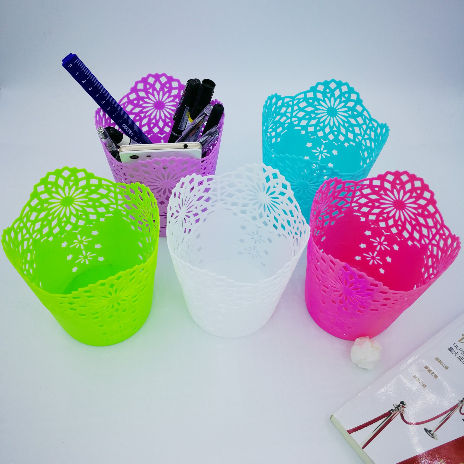 Hollow Pattern Suitable for Small Gifts Pastoral Style Desktop Plastic Trumpet Storage Pen Holder Hollow Pattern Suitable for Small Gifts Pastoral Style Desktop Plastic Trumpet Storage Pen Holder