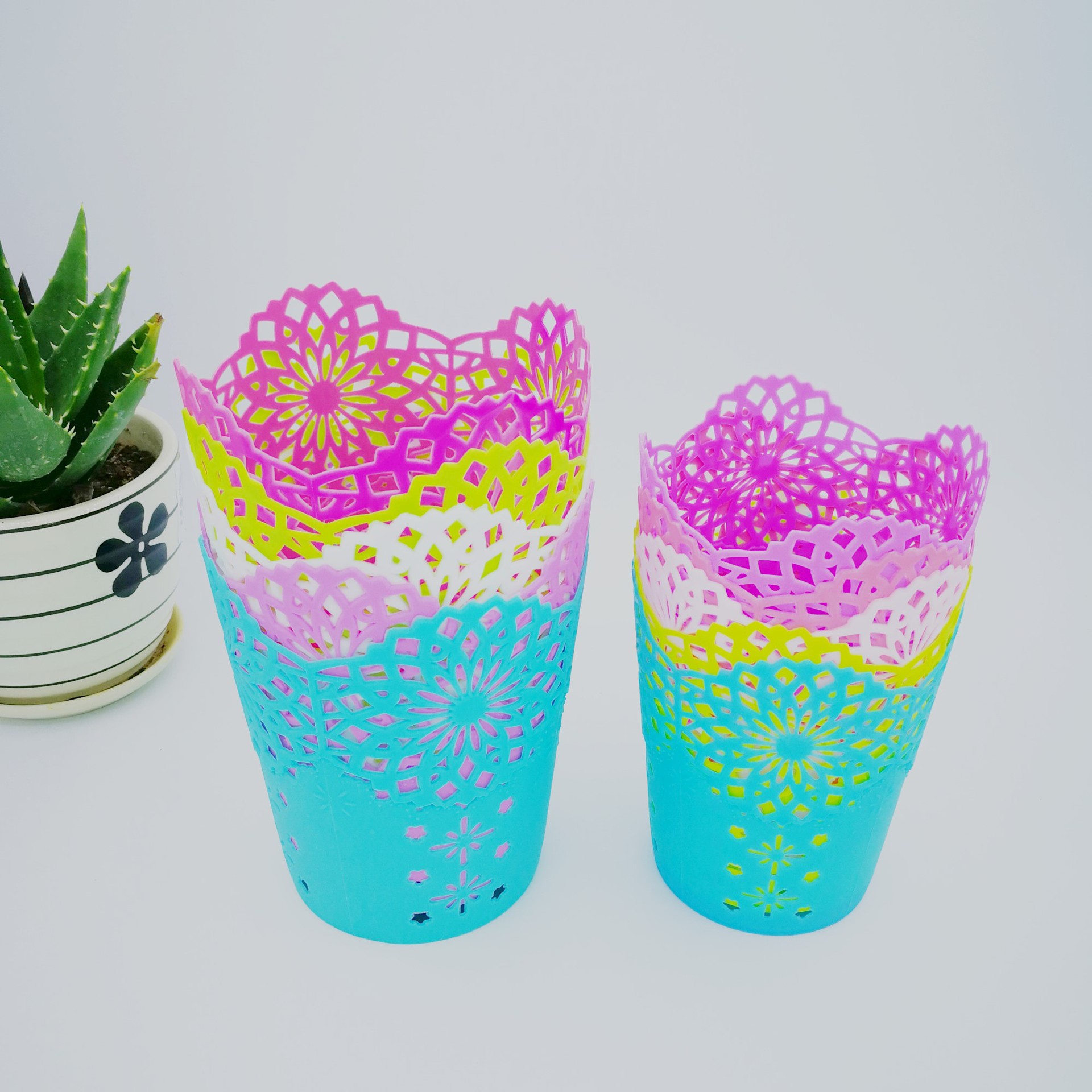 Hollow Pattern Suitable for Small Gifts Pastoral Style Desktop Plastic Trumpet Storage Pen Holder Hollow Pattern Suitable for Small Gifts Pastoral Style Desktop Plastic Trumpet Storage Pen Holder