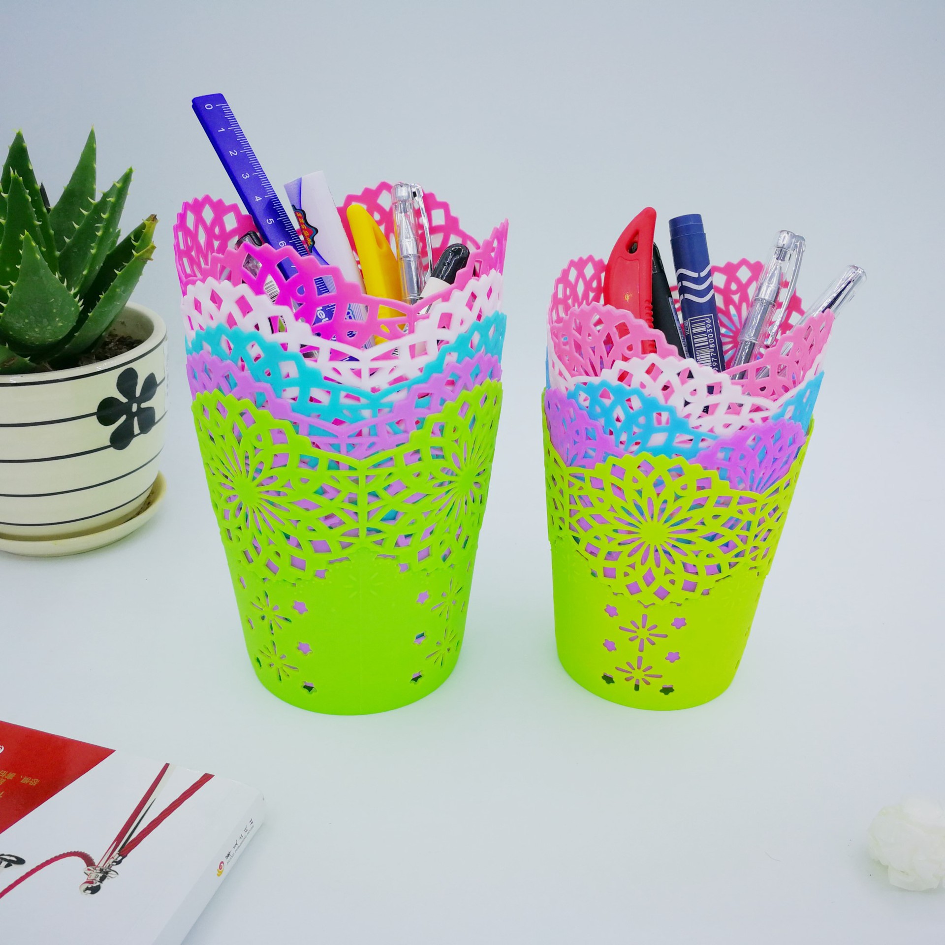 Hollow Pattern Suitable for Small Gifts Pastoral Style Desktop Plastic Trumpet Storage Pen Holder Hollow Pattern Suitable for Small Gifts Pastoral Style Desktop Plastic Trumpet Storage Pen Holder