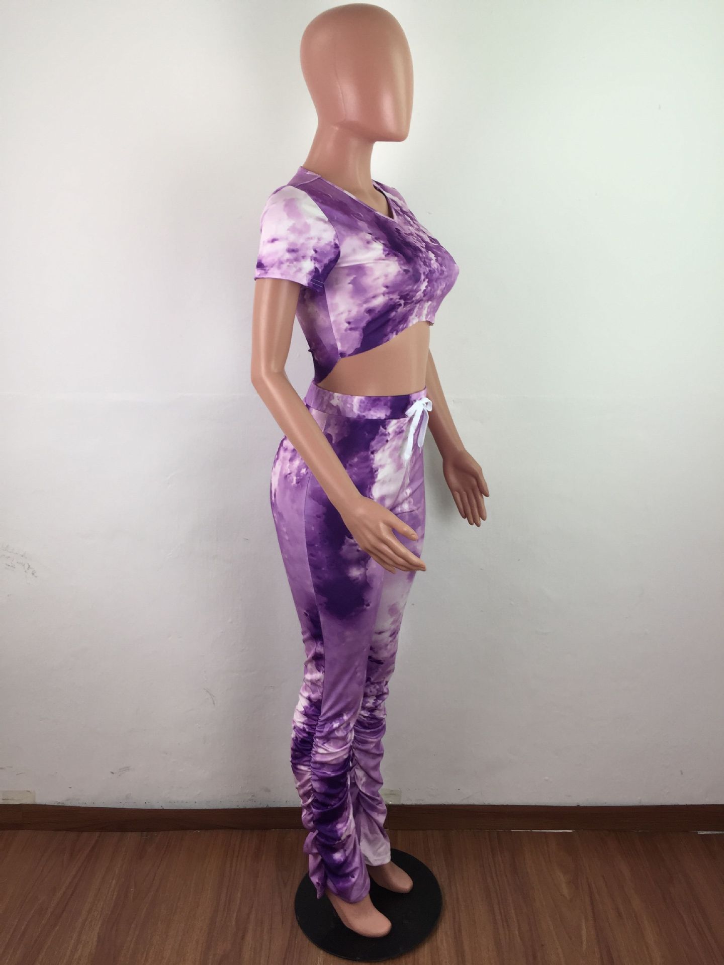 A3193 New European and American women's tie-dye fashion pleated slit Micro trumpet sports suit (including mask) A3193 New European and American women's tie-dye fashion pleated slit Micro trumpet sports suit (including mask)