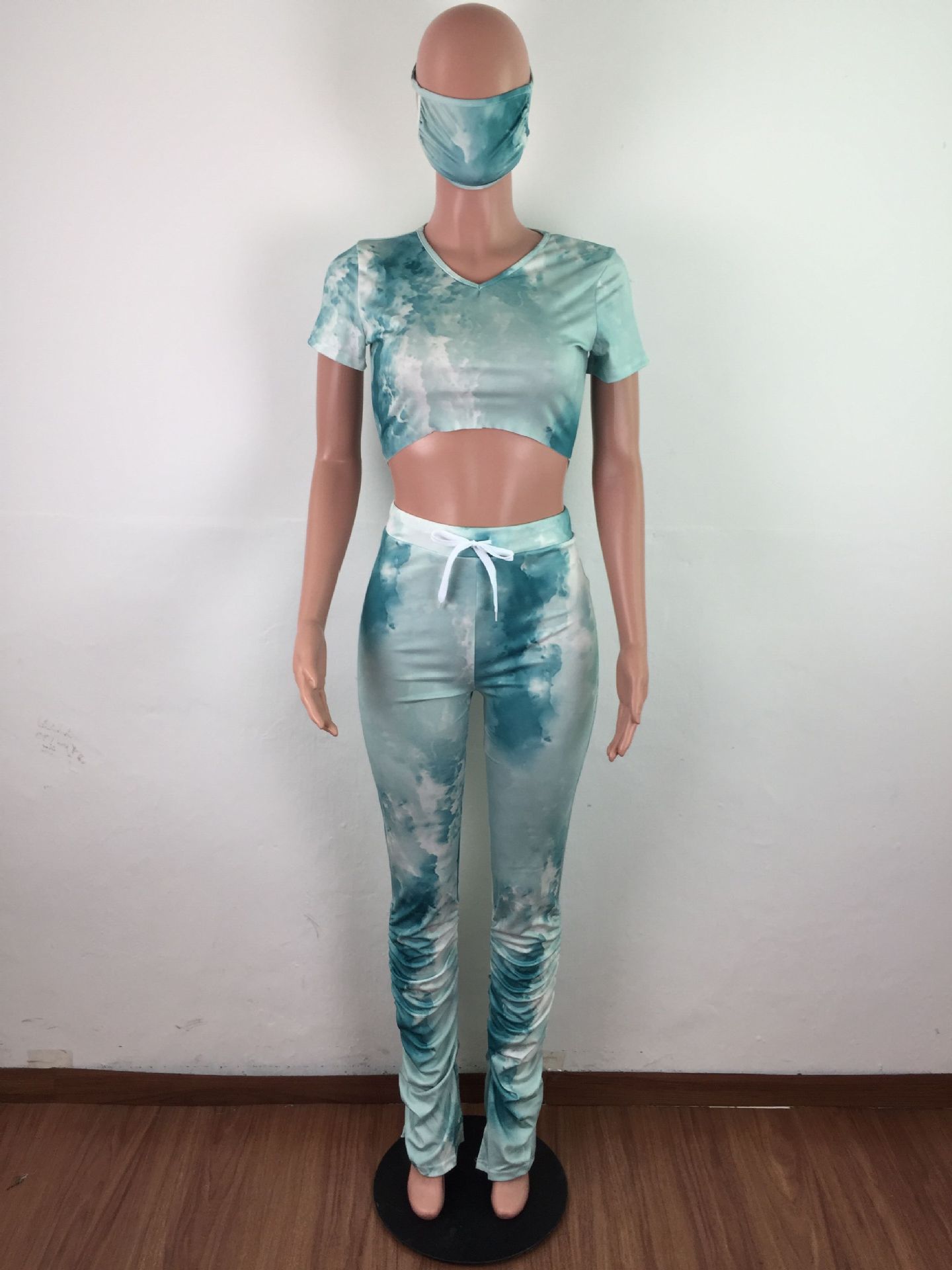 A3193 New European and American women's tie-dye fashion pleated slit Micro trumpet sports suit (including mask) A3193 New European and American women's tie-dye fashion pleated slit Micro trumpet sports suit (including mask)