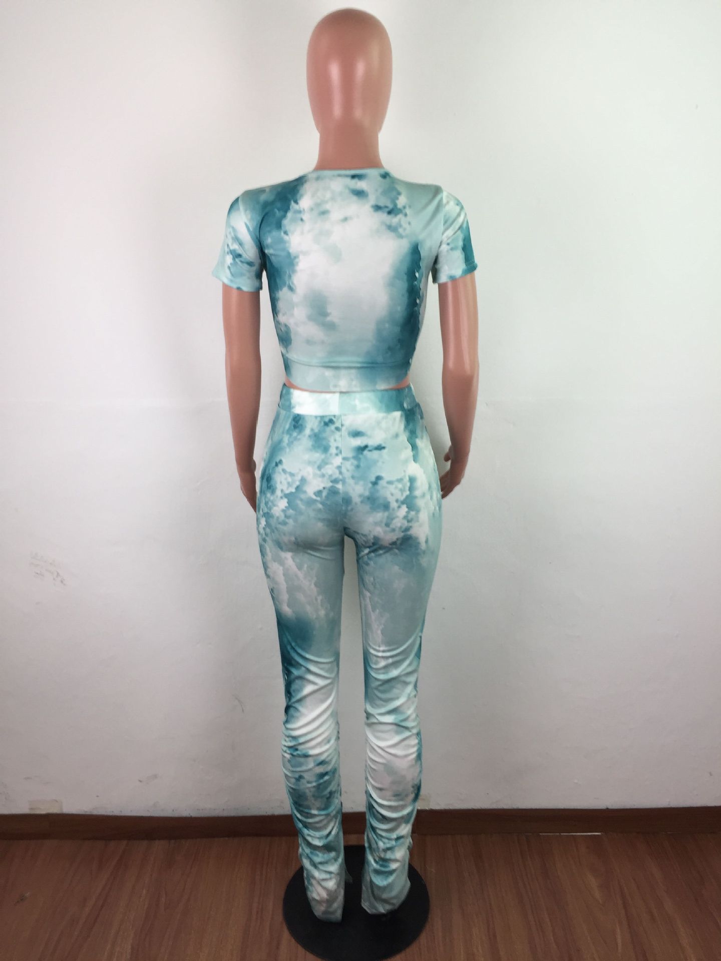 A3193 New European and American women's tie-dye fashion pleated slit Micro trumpet sports suit (including mask) A3193 New European and American women's tie-dye fashion pleated slit Micro trumpet sports suit (including mask)