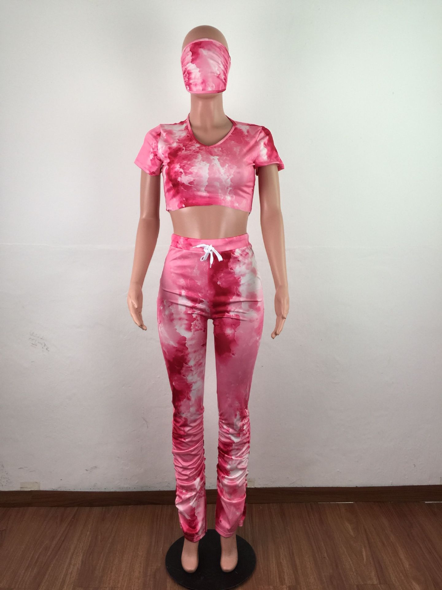 A3193 New European and American women's tie-dye fashion pleated slit Micro trumpet sports suit (including mask) A3193 New European and American women's tie-dye fashion pleated slit Micro trumpet sports suit (including mask)