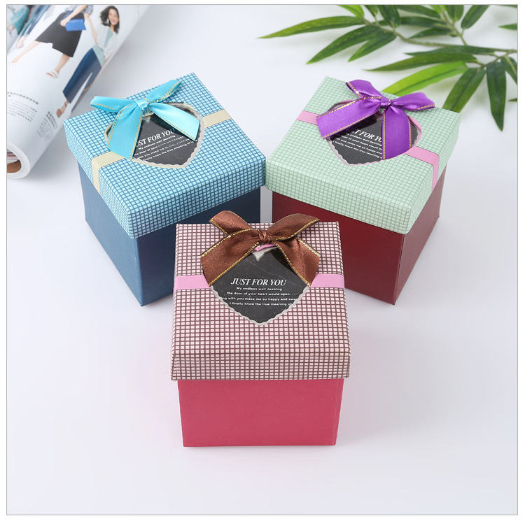 Creative Christmas gift box candy box small square gift box gift paper box wholesale can be customized Creative Christmas gift box candy box small square gift box gift paper box wholesale can be customized