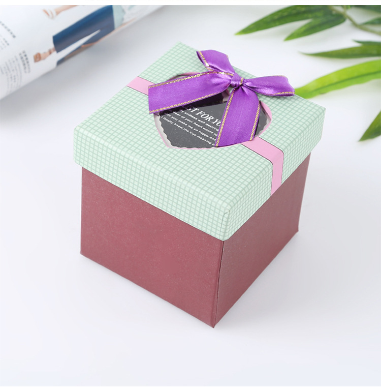 Creative Christmas gift box candy box small square gift box gift paper box wholesale can be customized Creative Christmas gift box candy box small square gift box gift paper box wholesale can be customized