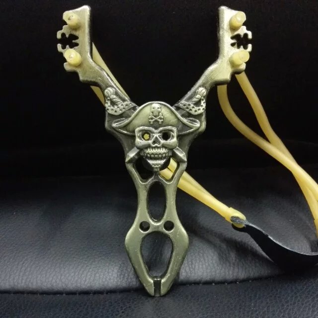 The slingshot 2 shares of Yiwu purchase the Pearl adult outdoor slingshot slingshot slingshot wholesale