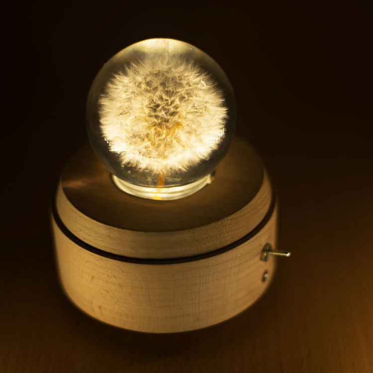 Carousel crystal ball music box INS imported beech crystal with light music box valentine&#039;s day gift