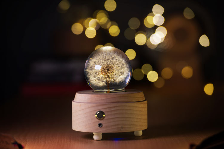 Carousel crystal ball music box INS imported beech crystal with light music box valentine's day gift Carousel crystal ball music box INS imported beech crystal with light music box valentine's day gift