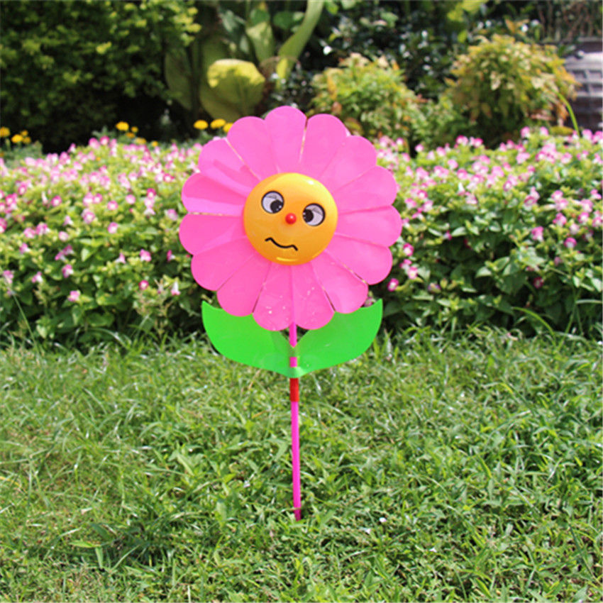Factory Direct Sales Children&#039;s Smiley Windmill Traditional Nostalgic Toy Cartoon Windmill Park Stall Hot Sale Wholesale