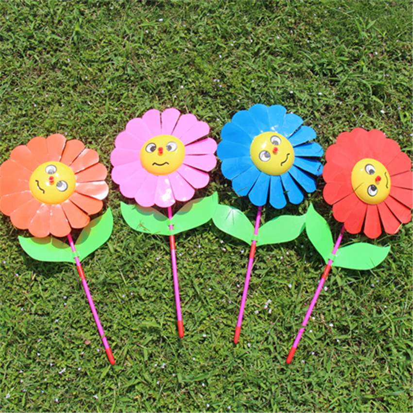 Factory Direct Sales Children&#039;s Smiley Windmill Traditional Nostalgic Toy Cartoon Windmill Park Stall Hot Sale Wholesale