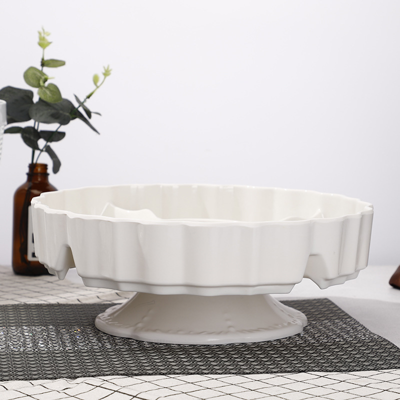 Manufacturers direct Imitation porcelain candy tray dry fruit tray divided into small fruit tray creative European living room fruit tray