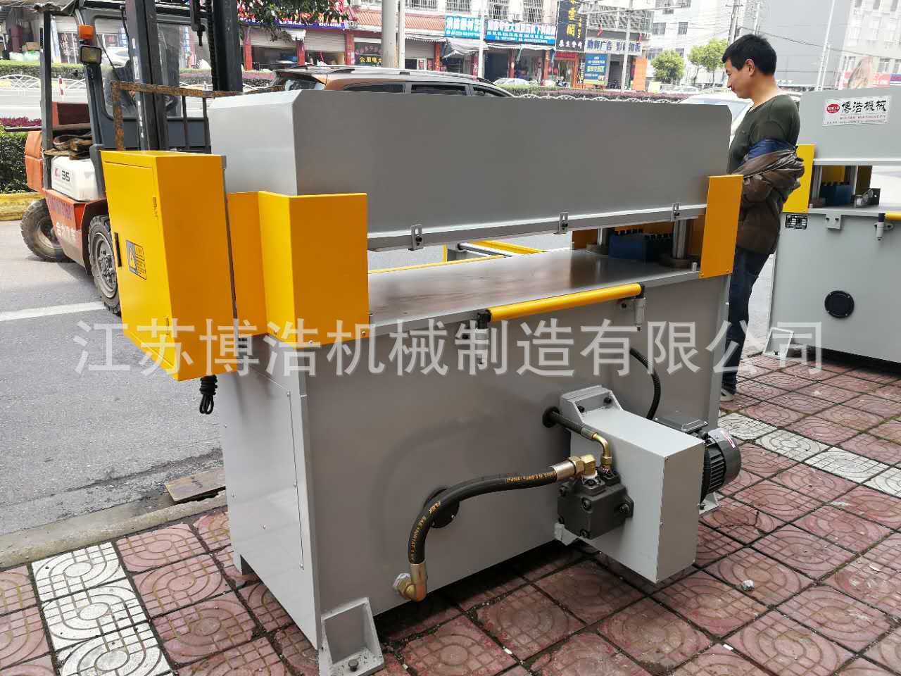 Manufacturers sell 90% of the new second-hand precision four-column hydraulic blanking machine punch double-sided precision hydraulic cutting machine