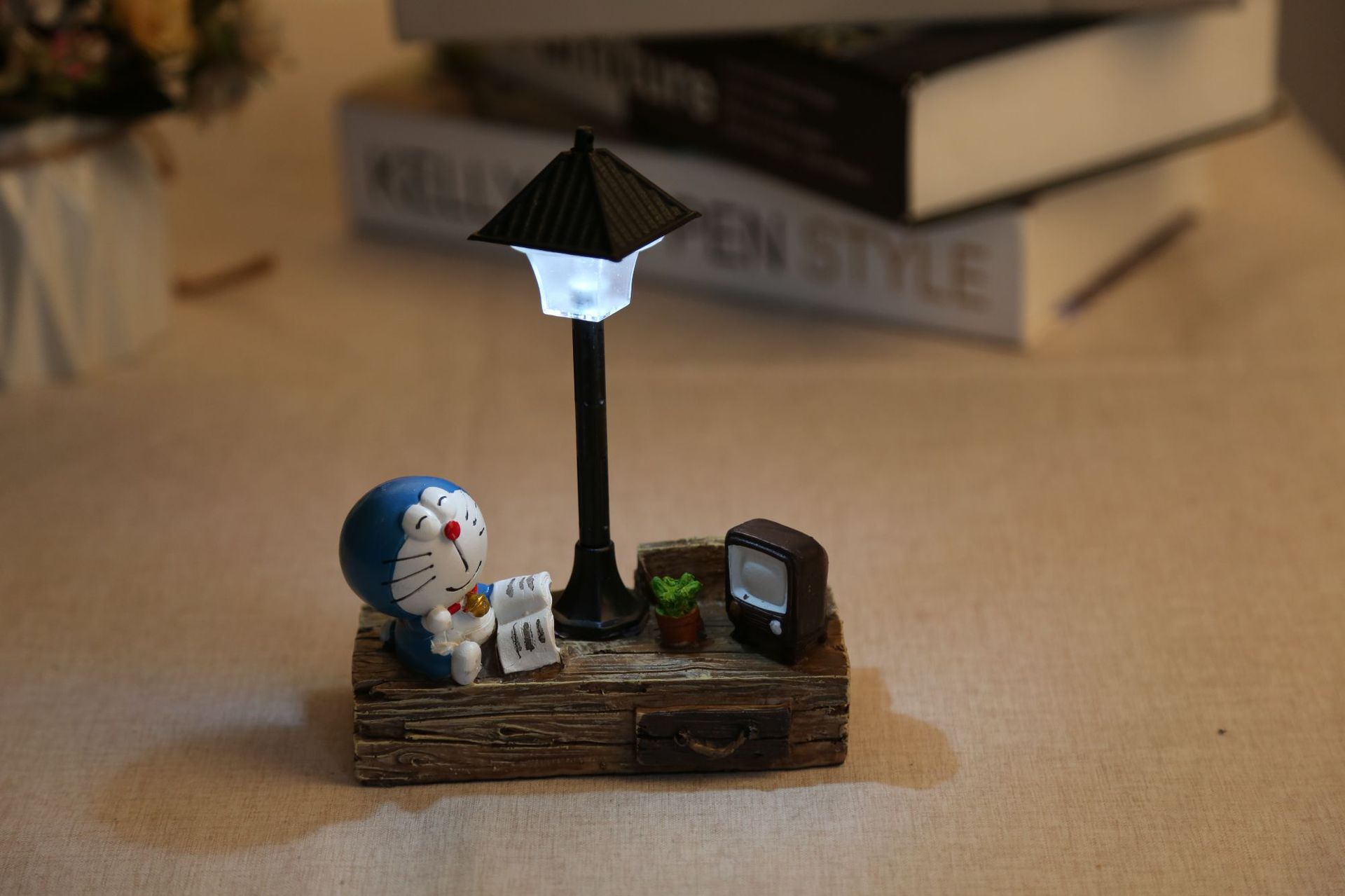 Imported arts and crafts Small Night Lamp Piggy Bank Garage Kits Ornaments Resin Crafts Birthday Gift Imported arts and crafts Small Night Lamp Piggy Bank Garage Kits Ornaments Resin Crafts Birthday Gift