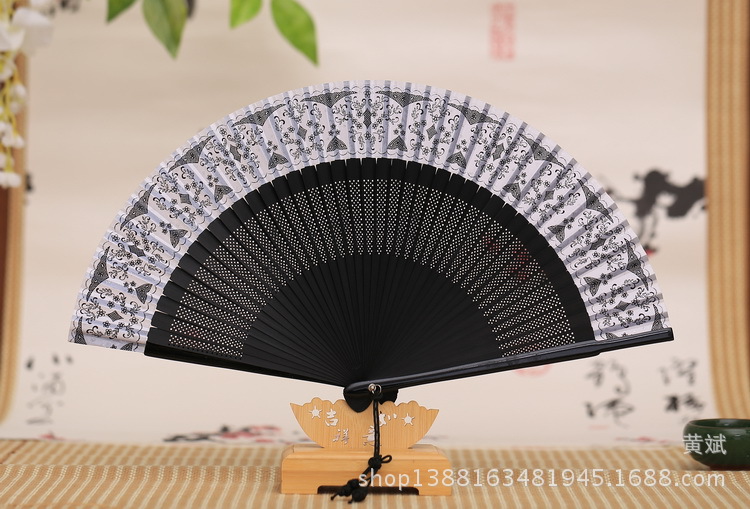 42 Square Chinese Style Painted Blue and White Porcelain Fan * Bamboo Fan Craft Gift Daily Use * Factory Direct Sales * High-End Female Fan 42 Square Chinese Style Painted Blue and White Porcelain Fan * Bamboo Fan Craft Gift Daily Use * Factory Direct Sales * High-End Female Fan