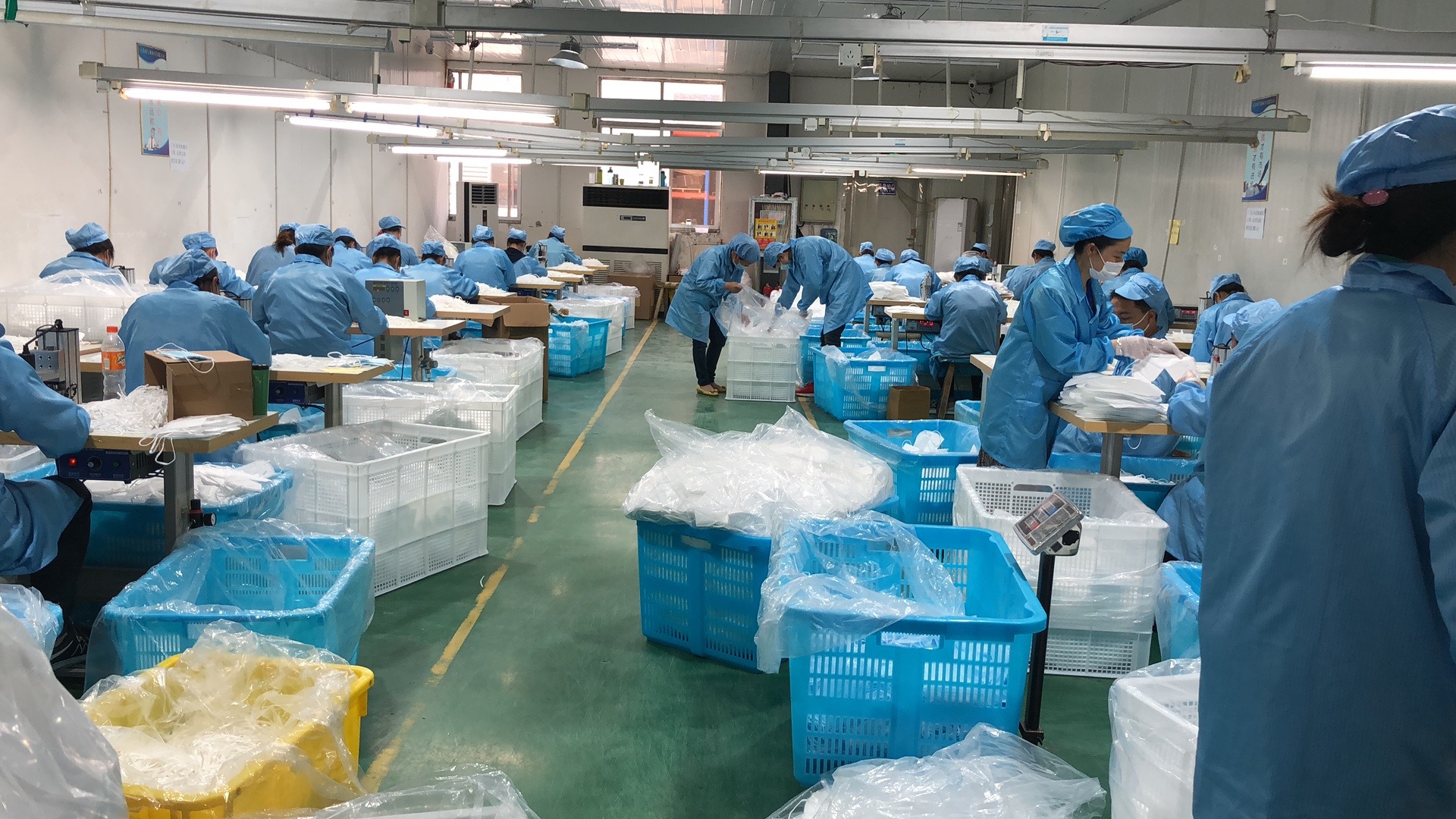 Wholesale adult built - in five - layer KN95 color dust respirator 99 melting spray dust respirator custom designed for civil use