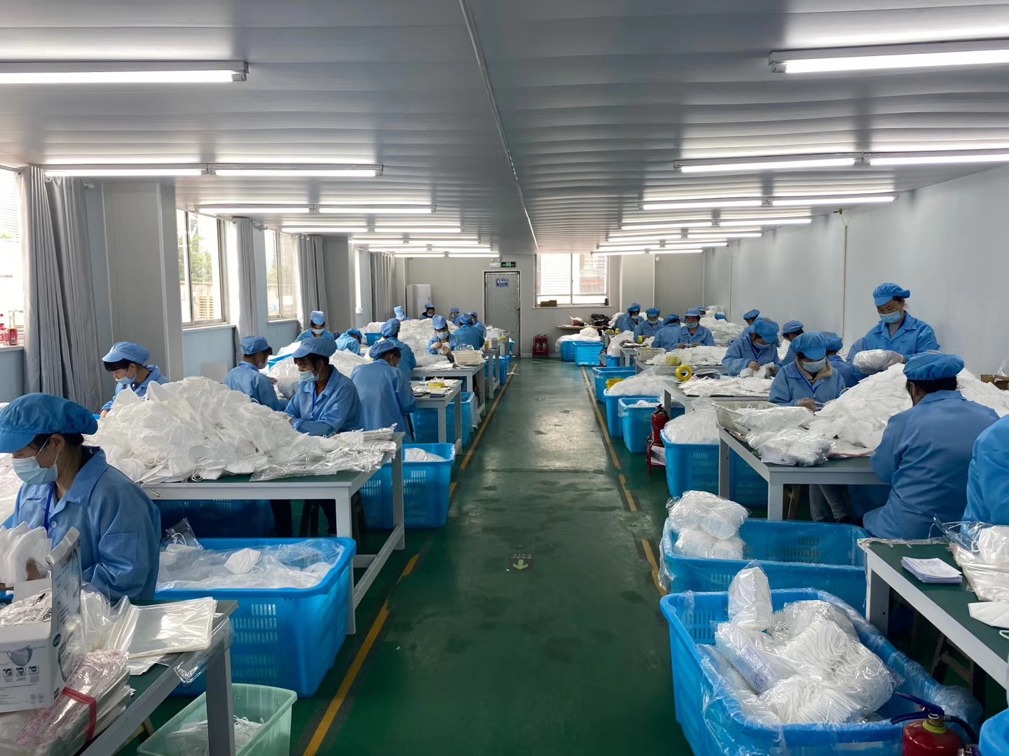 Wholesale adult built - in five - layer KN95 color dust respirator 99 melting spray dust respirator custom designed for civil use