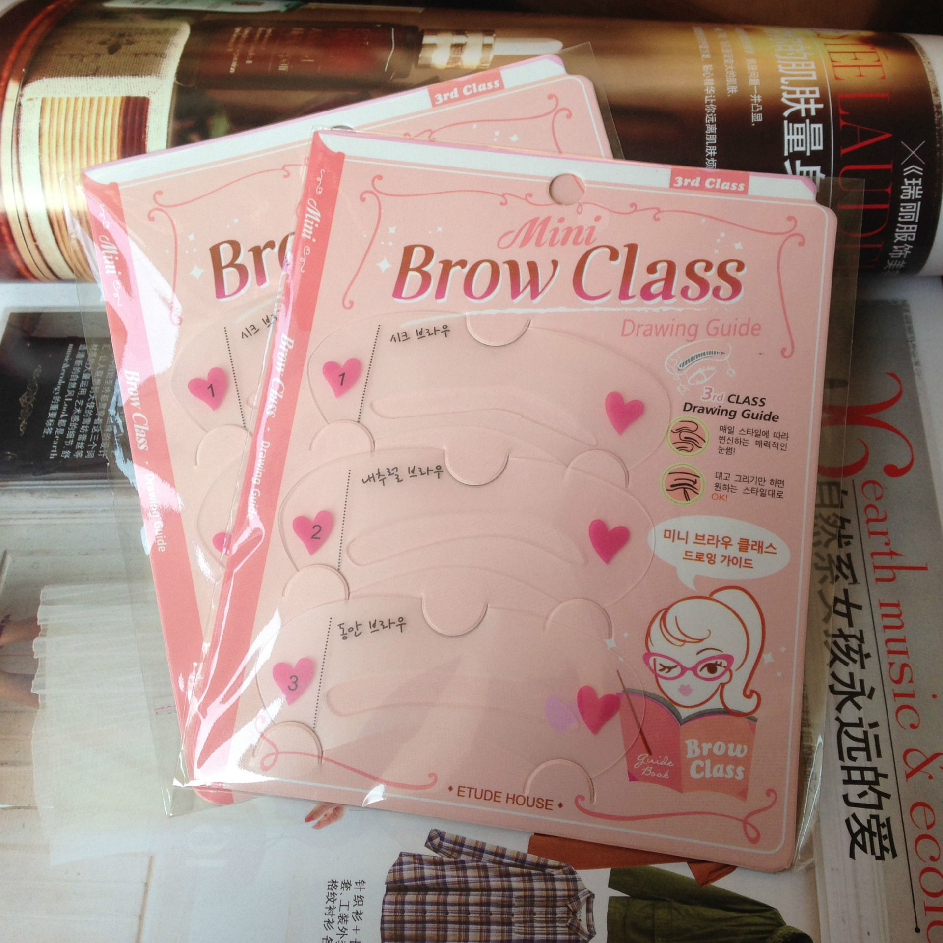 Popular Korean Painting Eyebrow Stencil One-Word Eyebrow Anti-Spill Glue Beauty Eyebrow Shaping Tool Eyebrow Stencil Thrush Gadget
