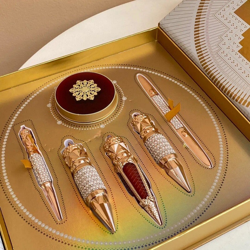 Queen Truncheon Pearlescent Treasure Luxury Gold High-Definition Makeup Gift Box Lipstick Lip Glaze Air Cushion Mascara Eyeliner Queen Truncheon Pearlescent Treasure Luxury Gold High-Definition Makeup Gift Box Lipstick Lip Glaze Air Cushion Mascara Eyeliner