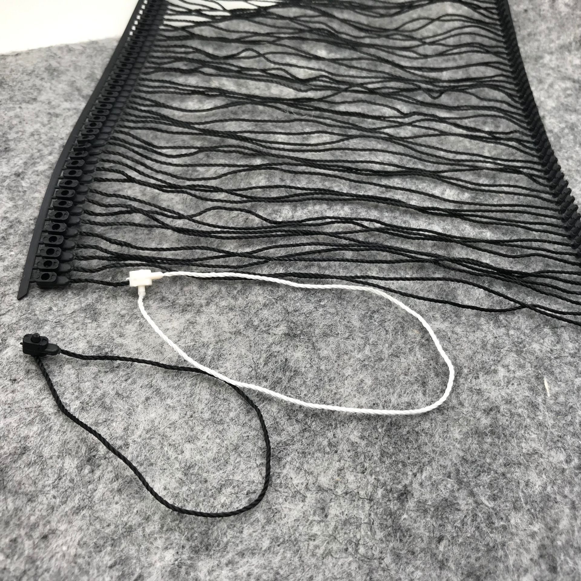 Spot polyester wrap-around hand wearing cordage mother button garment trademark hanging tag ring gun cartridge manufacturers direct sales