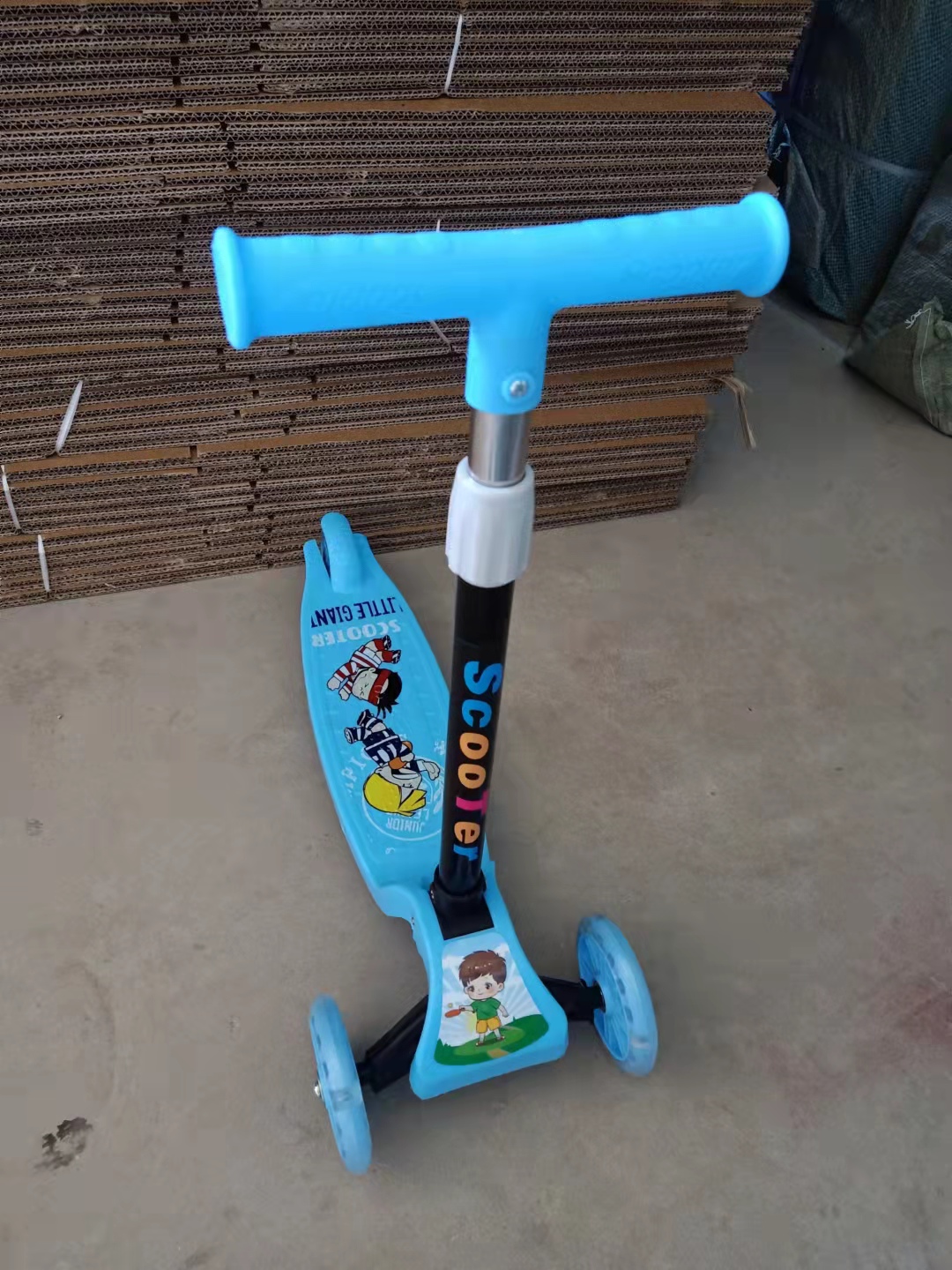 Manufacturers Supply Gifts Children&#039;s Scooter Folding High-Meter Car Three-Wheel Flash Scooter Frog-Style Baby Swing Car