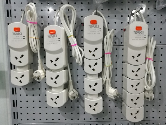Factory Price Wholesale British Standard Plug with Switch Socket Safety Power Strip Extension Cable Patch Board Patch Board Factory Price Wholesale British Standard Plug with Switch Socket Safety Power Strip Extension Cable Patch Board Patch Board