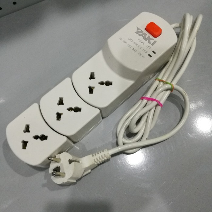 Factory Price Wholesale British Standard Plug with Switch Socket Safety Power Strip Extension Cable Patch Board Patch Board Factory Price Wholesale British Standard Plug with Switch Socket Safety Power Strip Extension Cable Patch Board Patch Board