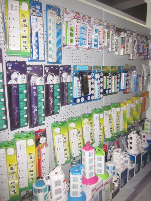 Factory Price Wholesale British Standard Plug with Switch Socket Safety Power Strip Extension Cable Patch Board Patch Board Factory Price Wholesale British Standard Plug with Switch Socket Safety Power Strip Extension Cable Patch Board Patch Board