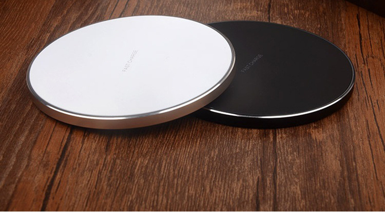 Ultra-thin wireless block charging QI round transmitter aluminum alloy wireless charger is suitable for iphone8 quick charging 9v Ultra-thin wireless block charging QI round transmitter aluminum alloy wireless charger is suitable for iphone8 quick charging 9v