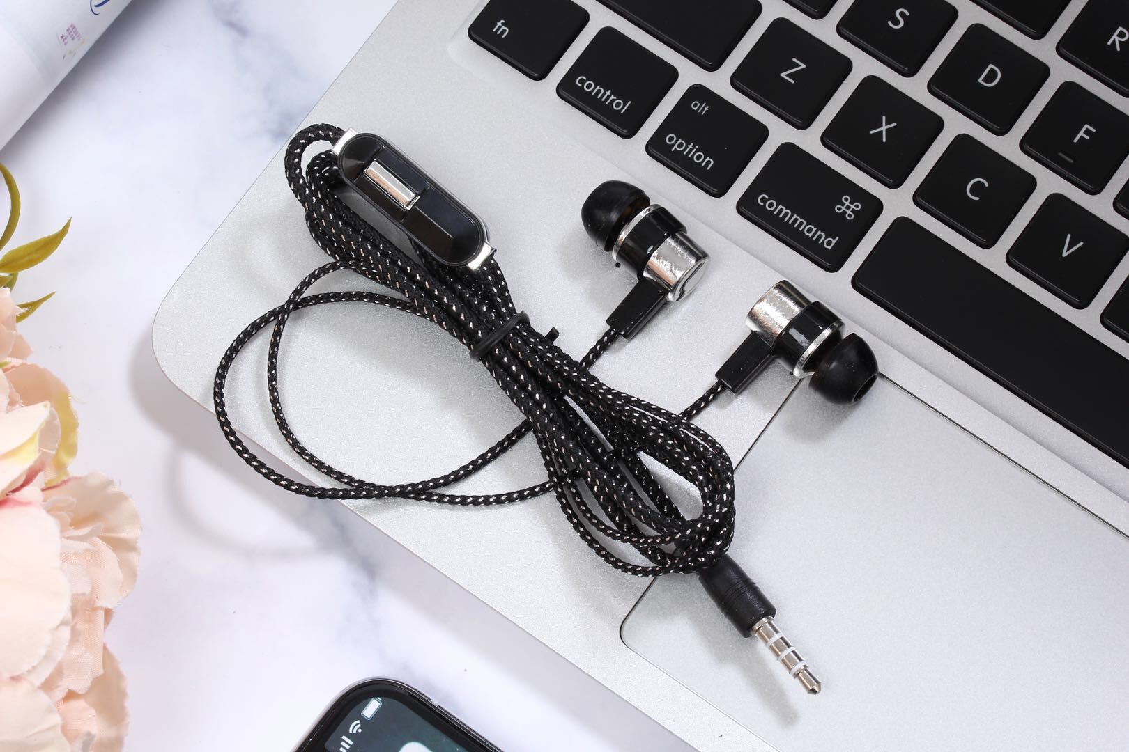 New Braided Wiring Headset in-Ear Dynamic Bass Boost with Mic M Audio Earphone Compatible with Universal Earphones for Mobile Phones New Braided Wiring Headset in-Ear Dynamic Bass Boost with Mic M Audio Earphone Compatible with Universal Earphones for Mobile Phones