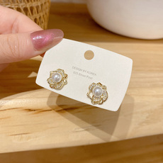 Japanese and Korean Style Creative and Slightly Luxury Asymmetric Earrings Female Five-Pointed Star Lock Head Zircon Earrings Versatile High Sense Ear Rings