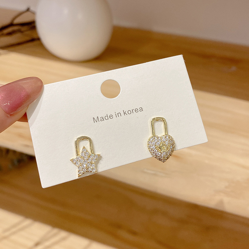 Japanese and Korean Style Creative and Slightly Luxury Asymmetric Earrings Female Five-Pointed Star Lock Head Zircon Earrings Versatile High Sense Ear Rings