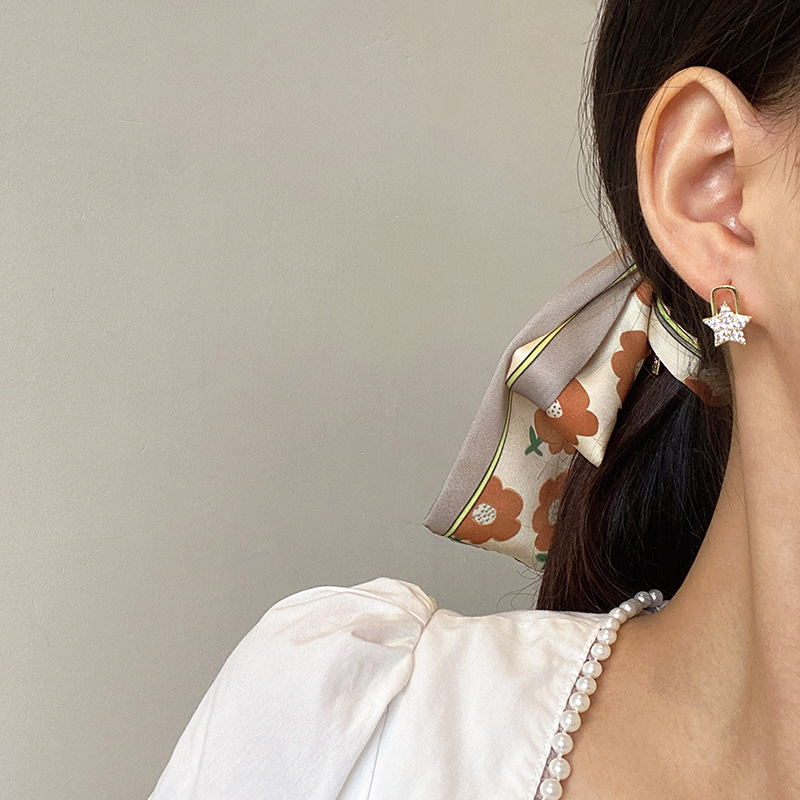 Japanese and Korean Style Creative and Slightly Luxury Asymmetric Earrings Female Five-Pointed Star Lock Head Zircon Earrings Versatile High Sense Ear Rings