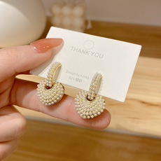 Japanese and Korean Style Creative and Slightly Luxury Asymmetric Earrings Female Five-Pointed Star Lock Head Zircon Earrings Versatile High Sense Ear Rings