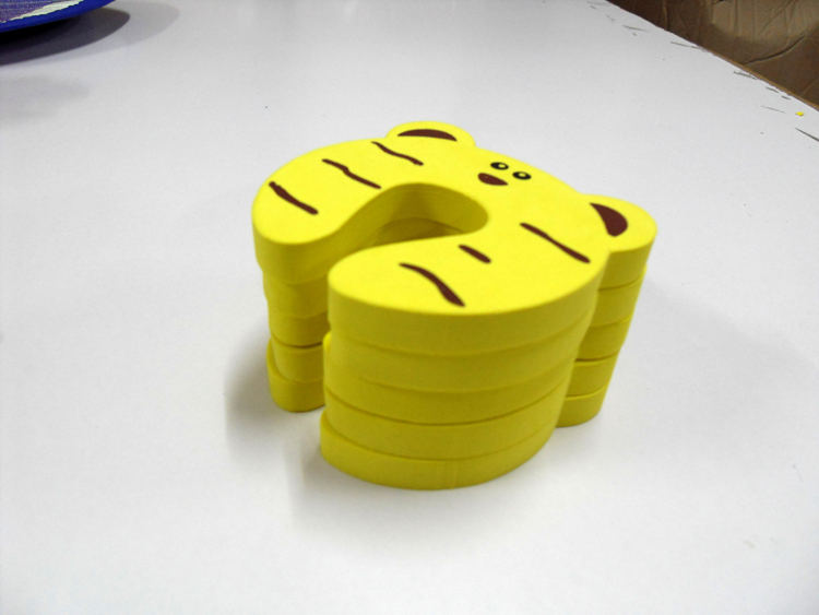 Children's safety clamping door lock baby thickened door stopper baby door guard cartoon door clip Children's safety clamping door lock baby thickened door stopper baby door guard cartoon door clip