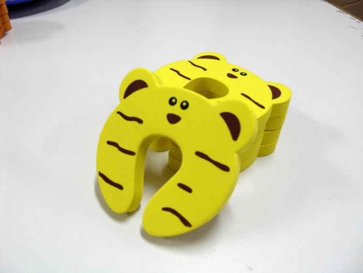 Children's safety clamping door lock baby thickened door stopper baby door guard cartoon door clip Children's safety clamping door lock baby thickened door stopper baby door guard cartoon door clip