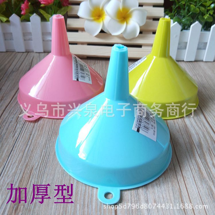 Color Thickened Funnel Oil Leakage Kitchen Supplies Hourglass Yuan 2 Yuan Wholesale Supply