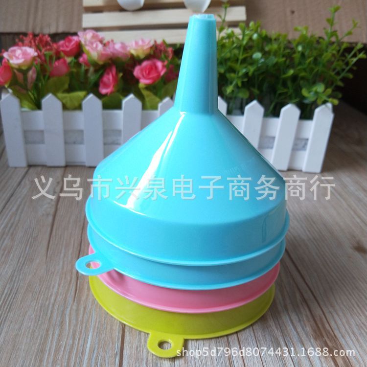 Color Thickened Funnel Oil Leakage Kitchen Supplies Hourglass Yuan 2 Yuan Wholesale Supply Color Thickened Funnel Oil Leakage Kitchen Supplies Hourglass Yuan 2 Yuan Wholesale Supply