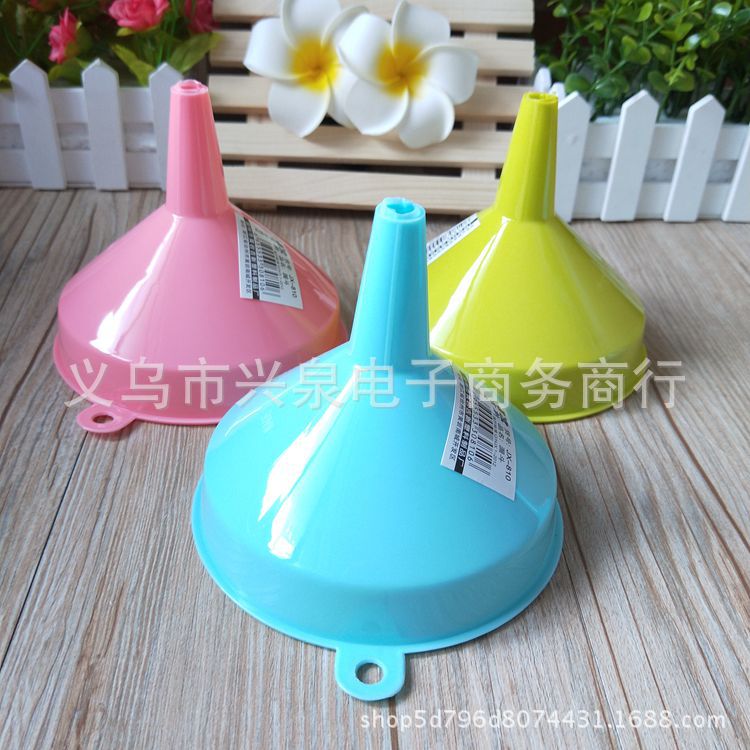 Color Thickened Funnel Oil Leakage Kitchen Supplies Hourglass Yuan 2 Yuan Wholesale Supply Color Thickened Funnel Oil Leakage Kitchen Supplies Hourglass Yuan 2 Yuan Wholesale Supply