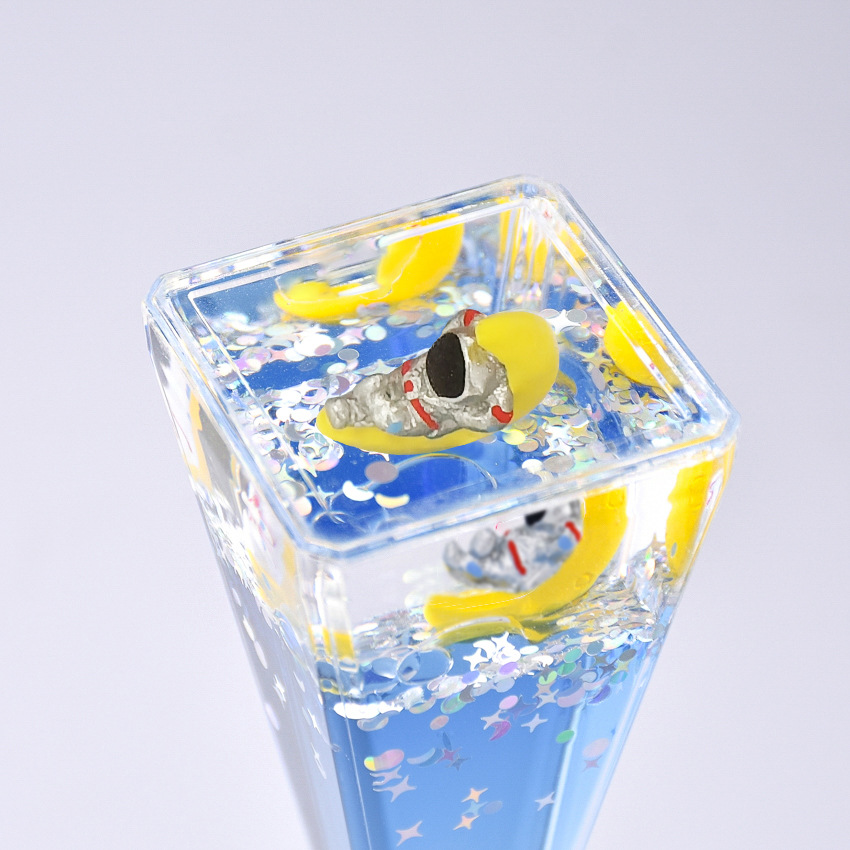 Tiktok Red Creative Astronaut Liquid Quicksand Oil Leak Spaceman Starry Sky Drip Hourglass Oil Drop Decoration Decompression