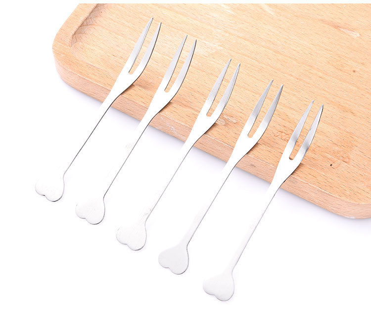 Stall Creative Heart Household Fruit Toothpick Stainless Steel Fruit Fork Simple Two-Tooth Fork Cake Pastry Fork Wholesale Stall Creative Heart Household Fruit Toothpick Stainless Steel Fruit Fork Simple Two-Tooth Fork Cake Pastry Fork Wholesale