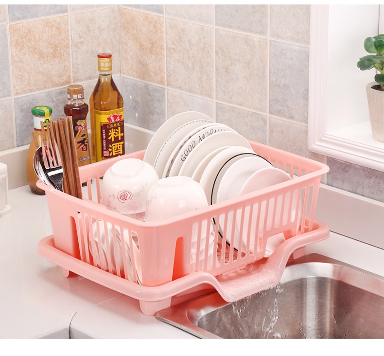 Kitchen li shui bowl wears plastic to put bowl chopsticks to wear bowl dish to wear receive box to buy content to wear cupboard landing Angle to wear li shui basket