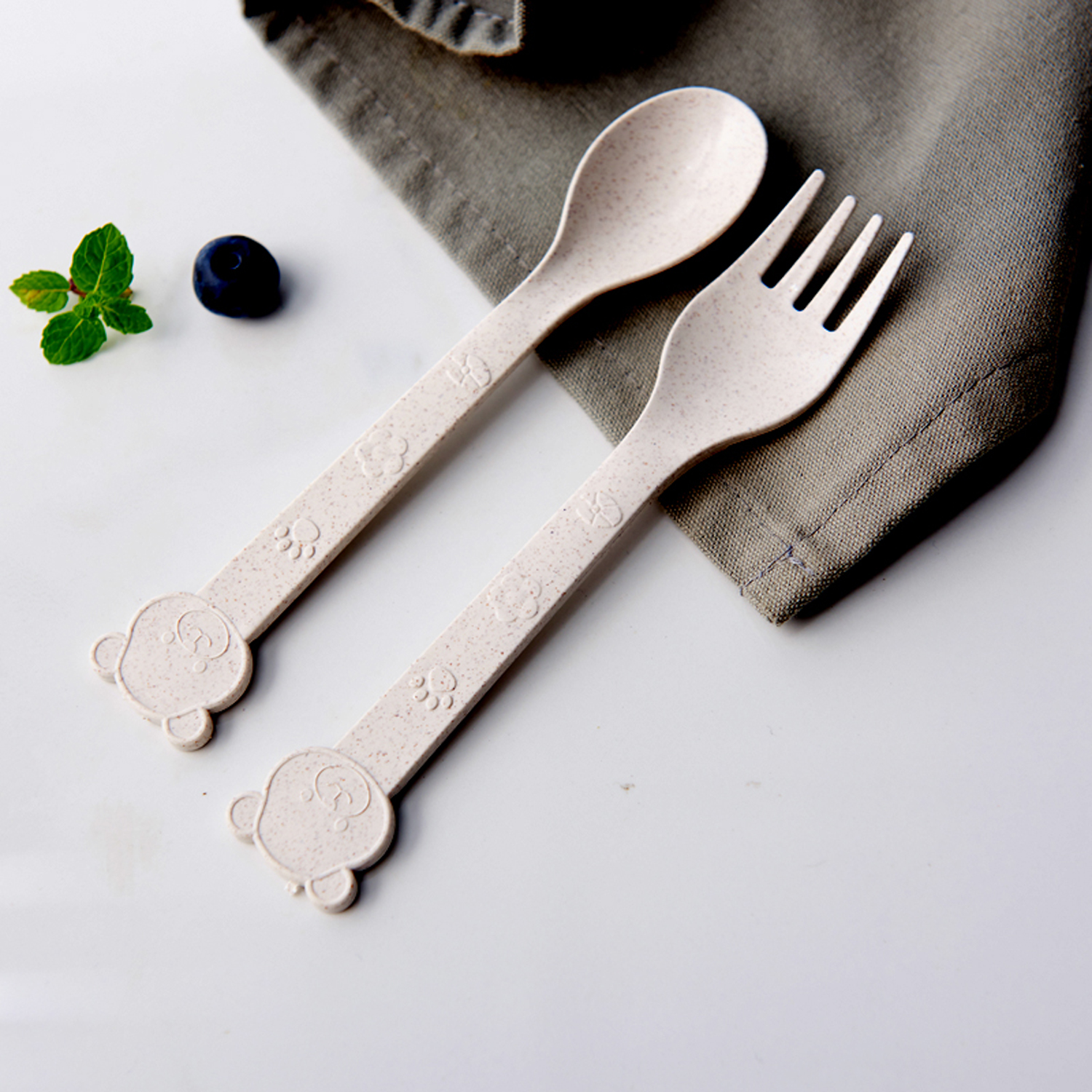 Children tableware wheat straw children suit cartoon penguin three piece set of spoon fork plate set three grid plate Children tableware wheat straw children suit cartoon penguin three piece set of spoon fork plate set three grid plate