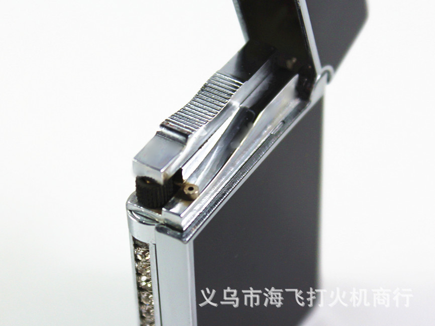 SK28-E08 Division of Parker SPUNK langsheng Golden spray black gift box wholesale human being rattled metal lighter lighters SK28-E08 Division of Parker SPUNK langsheng Golden spray black gift box wholesale human being rattled metal lighter lighters