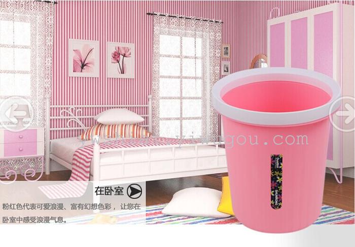 Plastic dustbin