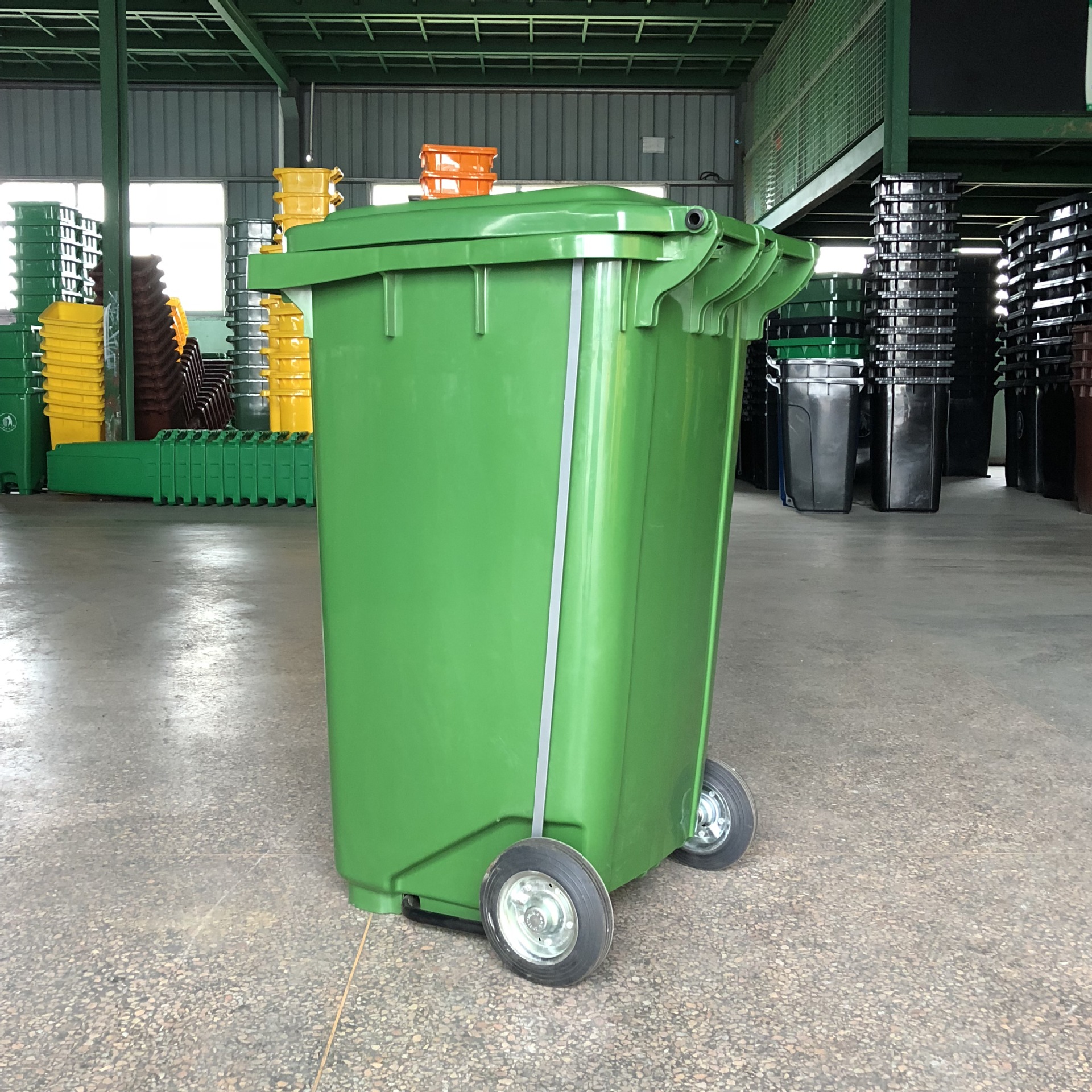 Plastic Pedal Trash 120 Liter Plastic Classification Dustbin Outdoor Sanitation Trash Foot Stepped 240L Trailer