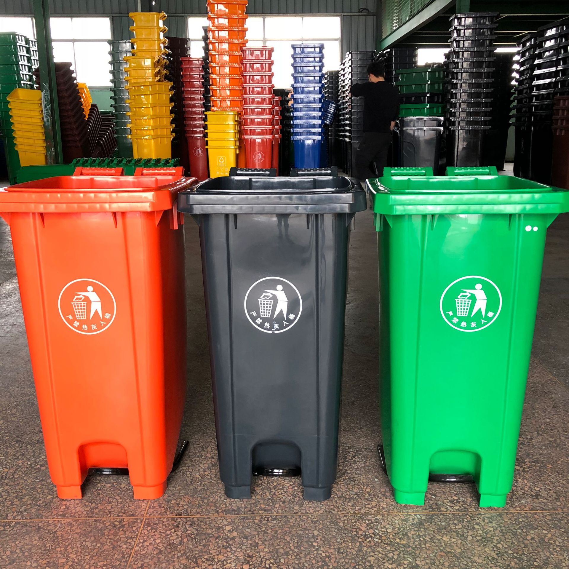 Plastic Pedal Trash 120 Liter Plastic Classification Dustbin Outdoor Sanitation Trash Foot Stepped 240L Trailer